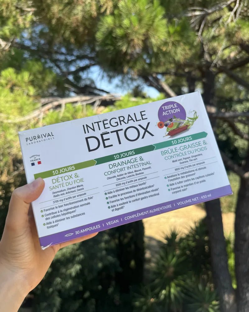 Photo client : coffret Intégrale Détox tenu en main en extérieur