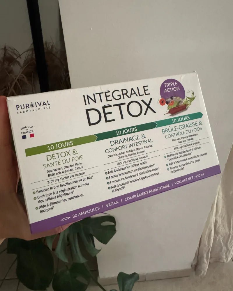 Photo client : coffret Intégrale Détox tenu en main à la maison